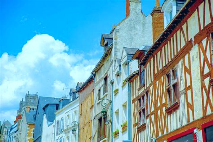 Escorts Aurons, France — Local Companions
