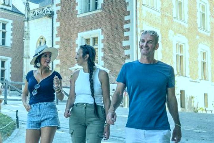 Escorts Autreches, France — Local Companions