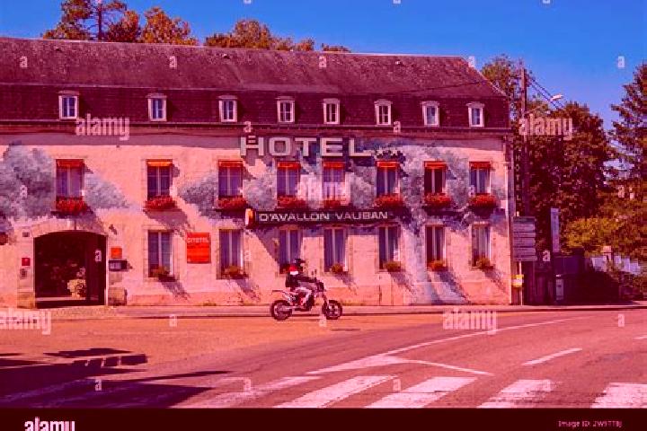 Escorts Avallon, France — Local Companions