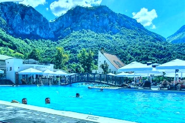 Escorts Baia de Arama, Romania — Local Companions