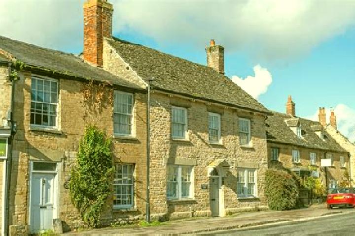 Escorts Bampton, United Kingdom — Local Companions