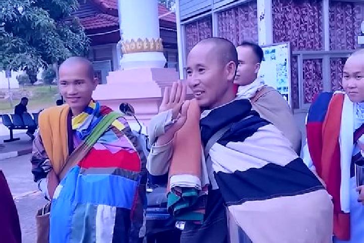 Escorts Ban Bachiang, Laos — Local Companions