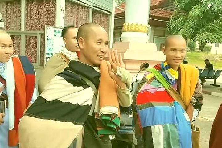 Escorts Ban Simuangngam, Laos — Local Companions