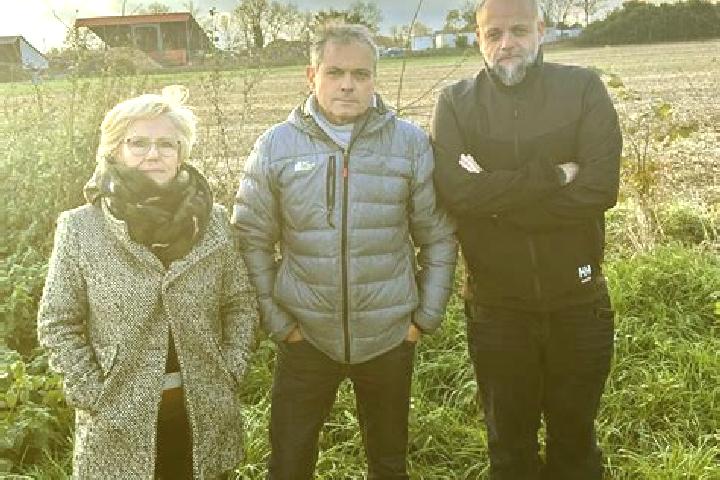 Escorts Baneins, France — Local Companions