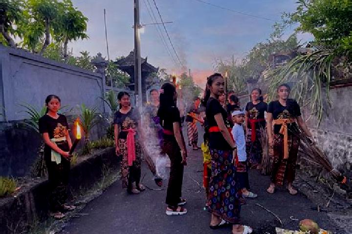 Escorts Banjar Sidayu, Indonesia — Local Companions