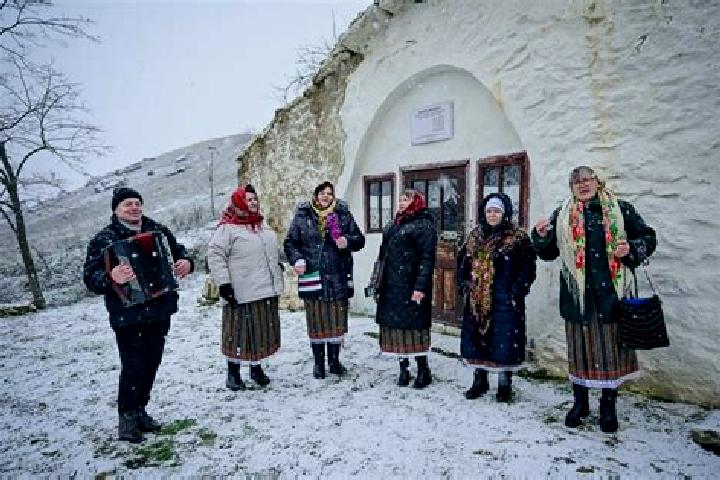 Escorts Basca Chiojdului, Romania — Local Companions