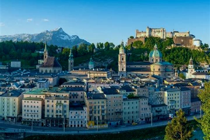 Escorts Baumkirchen, Austria — Local Companions