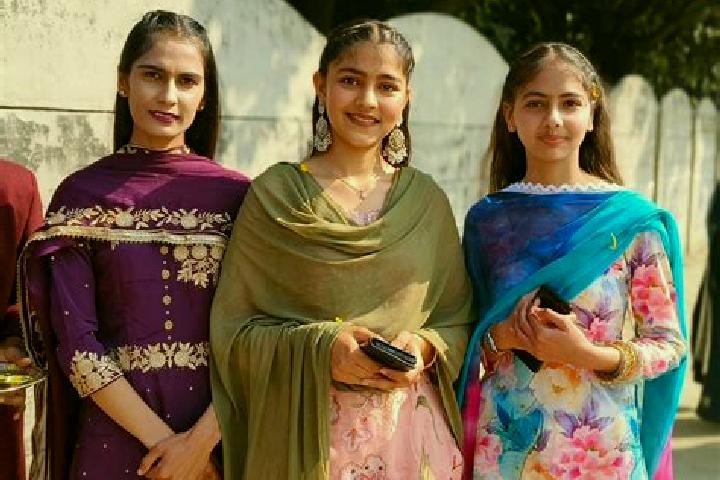 Escorts Bazpur, India — Local Companions