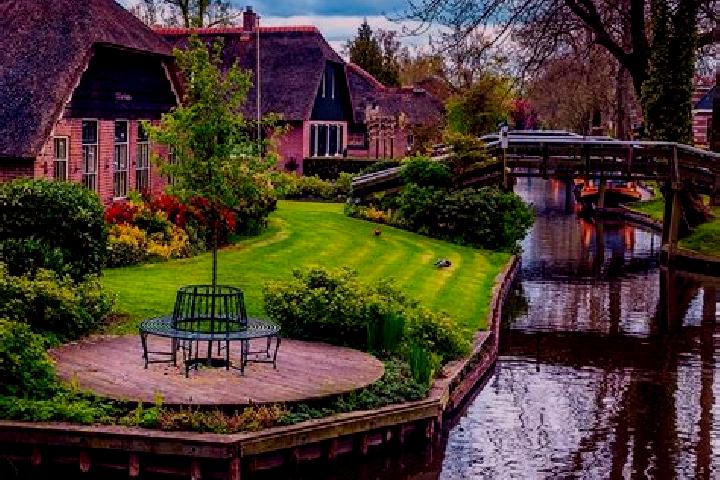 Escorts Belt-Schutsloot, Netherlands — Local Companions