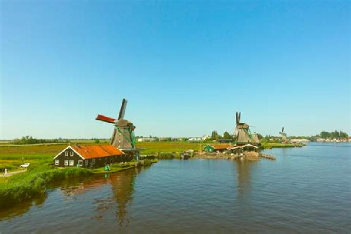 Escorts Bennebroek, Netherlands — Local Companions