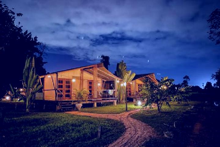 Escorts Benzdorp (Monte Hermon), Suriname — Local Companions