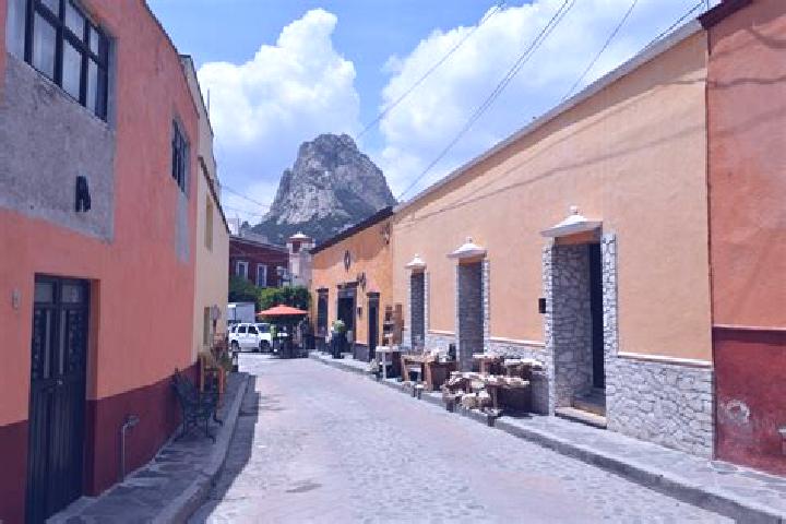 Escorts Bernal, Peru — Local Companions