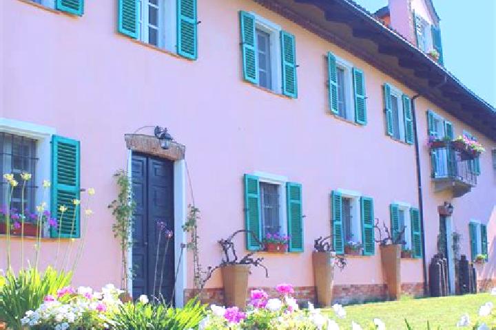 Escorts Berzano di San Pietro, Italy — Local Companions