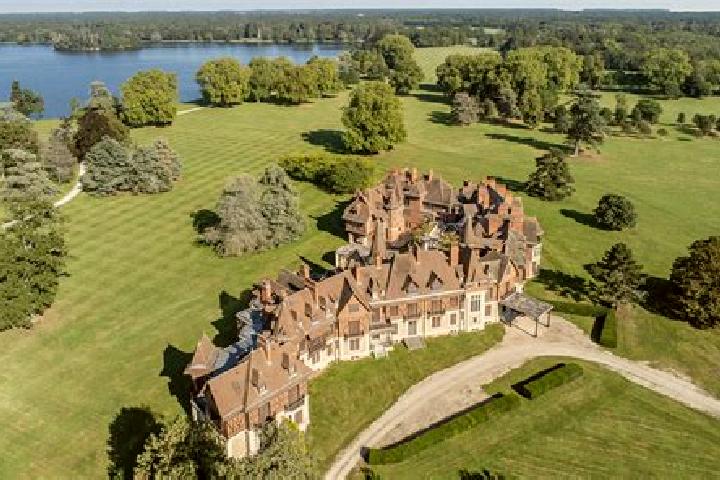Escorts Betz-le-Chateau, France — Local Companions