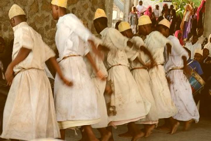 Escorts Bimbini, Comoros — Local Companions