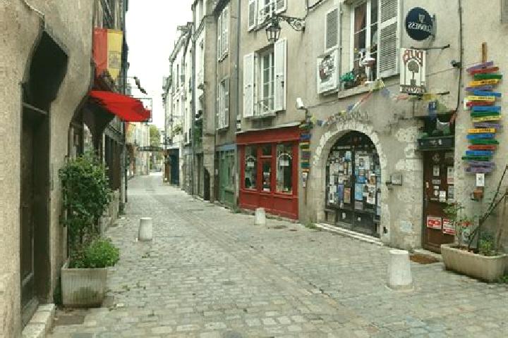 Escorts Blois, France — Local Companions