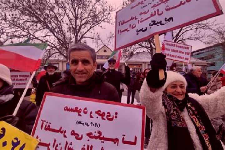 Escorts Boneh Gaz, Iran — Local Companions