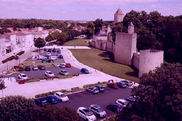 Escorts Bourcefranc-le-Chapus, France — Local Companions
