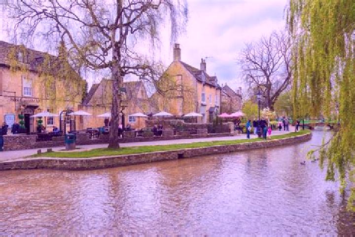 Escorts Bourton on the Water, United Kingdom — Local Companions