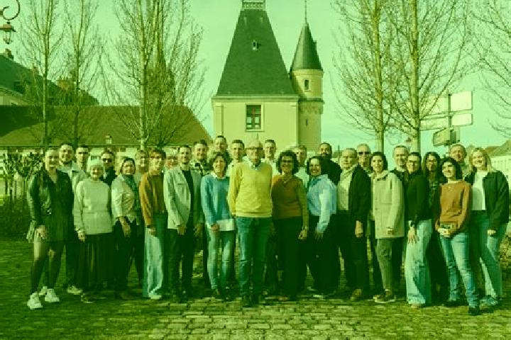 Escorts Bresles, France — Local Companions