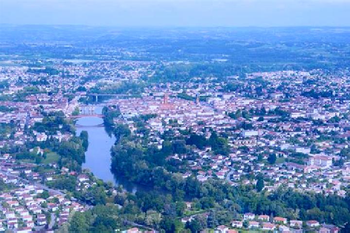 Escorts Bressols, France — Local Companions