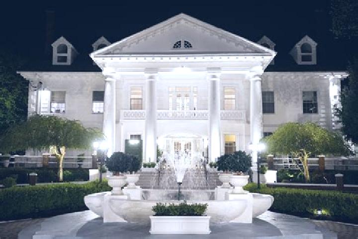 Escorts Briarcliff Manor, United States — Local Companions