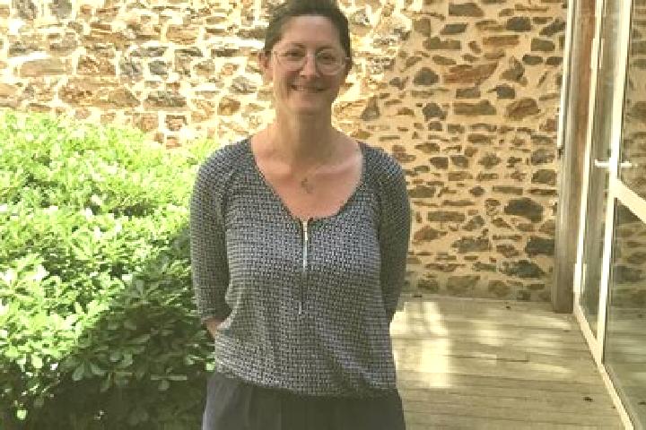 Escorts Brulon, France — Local Companions