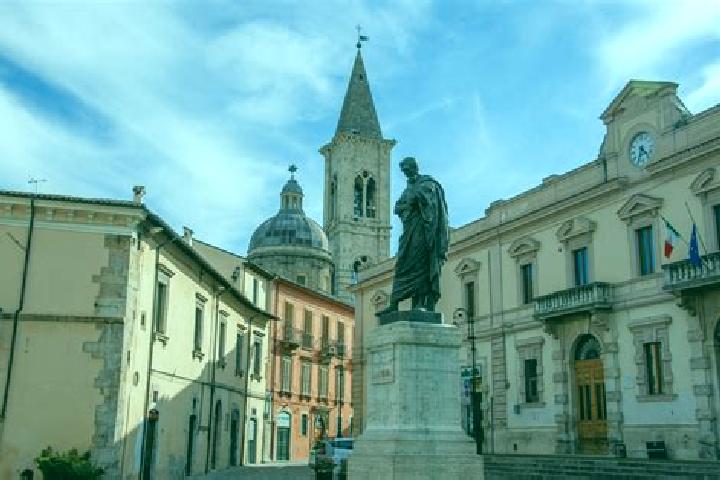 Escorts Bussi sul Tirino, Italy — Local Companions