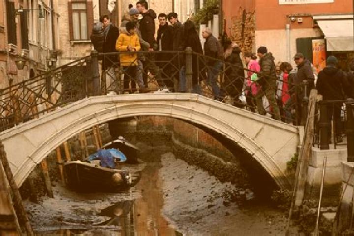 Escorts Caldiero, Italy — Local Companions