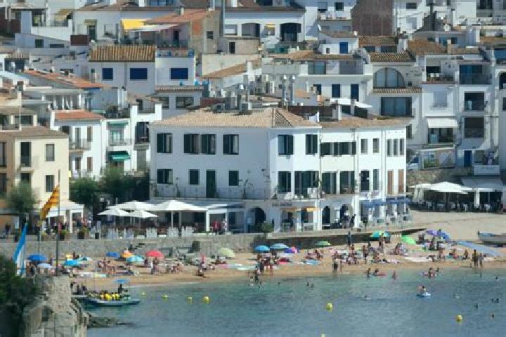 Escorts Calella de Palafrugell, Spain — Local Companions