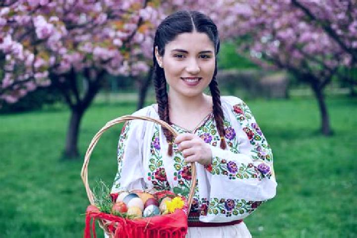 Escorts Calmatuiu de Sus, Romania — Local Companions