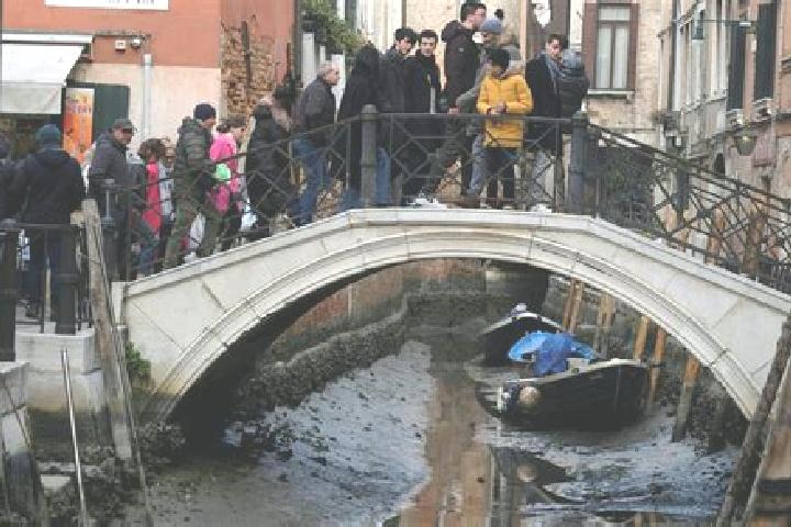 Escorts Cameriano, Italy — Local Companions