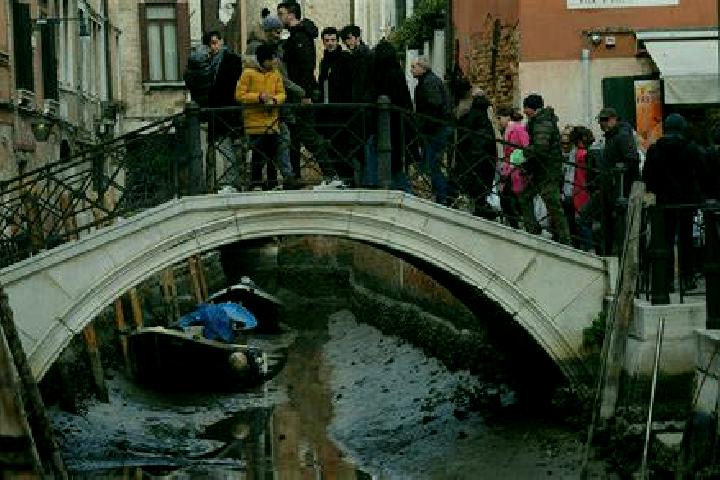 Escorts Caravonica, Italy — Local Companions