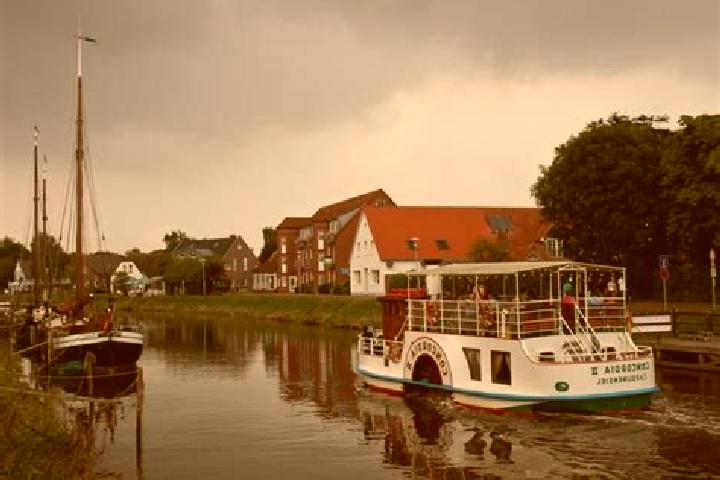 Escorts Carolinensiel, Germany — Local Companions