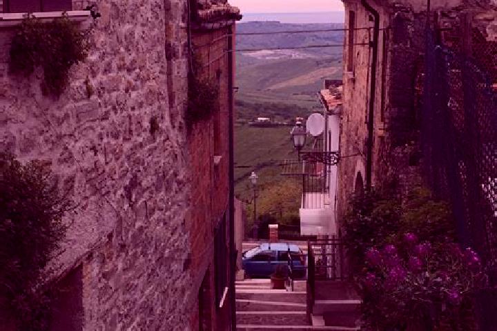 Escorts Carunchio, Italy — Local Companions