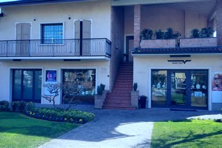 Escorts Cascina Nuova, Italy — Local Companions