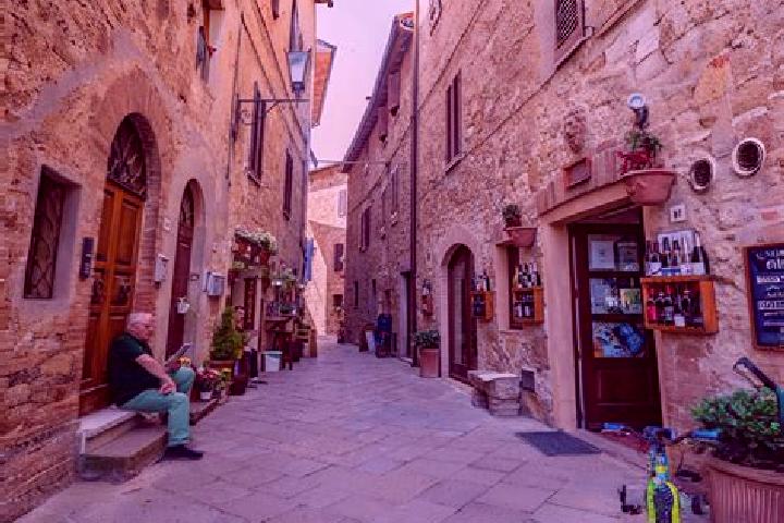 Escorts Castelforte, Italy — Local Companions