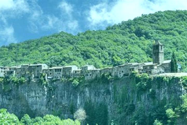 Escorts Castellfollit de Riubregos, Spain — Local Companions