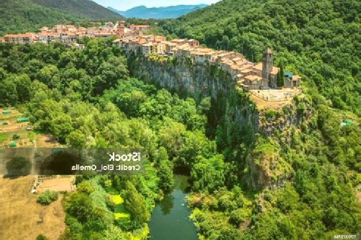 Escorts Castellfollit del Boix, Spain — Local Companions