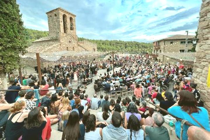 Escorts Castellnou de Bages, Spain — Local Companions