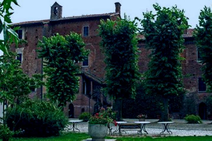 Escorts Castello d Agogna, Italy — Local Companions