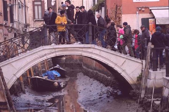 Escorts Castelluzzo, Italy — Local Companions