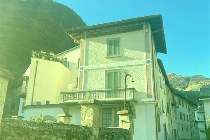 Escorts Castelnovo, Italy — Local Companions