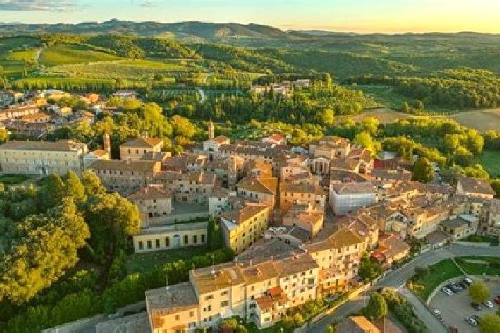 Escorts Castelnuovo d Elsa, Italy — Local Companions