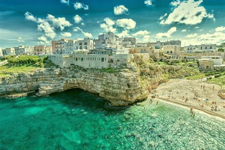 Escorts Castrignano del Capo, Italy — Local Companions