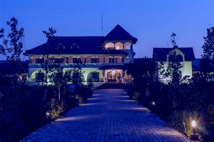 Escorts Ceptura de Jos, Romania — Local Companions