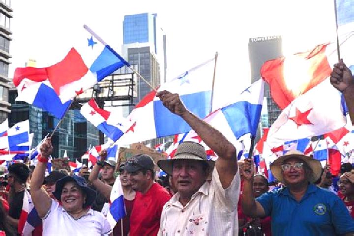 Escorts Cerro Largo, Panama — Local Companions