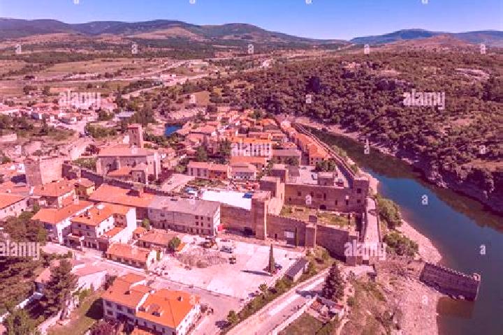 Escorts Cervera de Buitrago, Spain — Local Companions