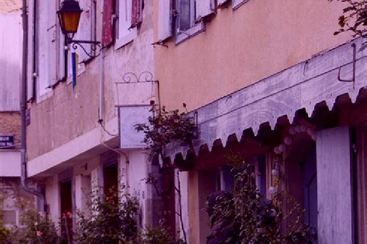 Escorts Chalabre, France — Local Companions