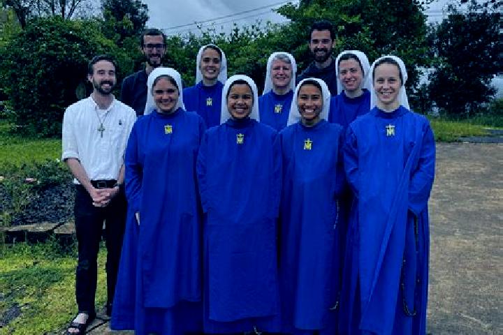 Escorts Charnas, France — Local Companions